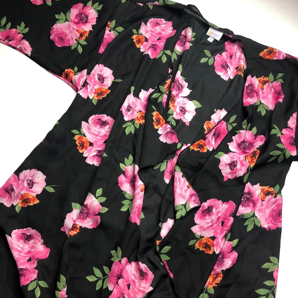 Medium LuLaRoe Shirley Kimono
